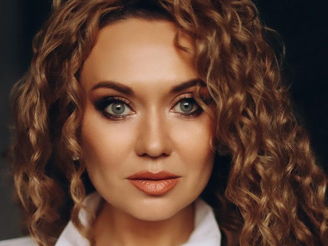 "Выпила много обезболивающих и пошла играть". Саливанчук показала ролик из театра и рассказала о травме