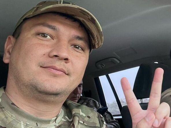 "Папины девочки, а мальчик похож на маму", "Какие милые". Ким показал жену, дочерей и сына