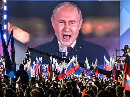 "Сюр, трэш, гребаное зазеркалье". Священник РПЦ покрестил российских солдат на фронте в пакетах для груза 200. Фото