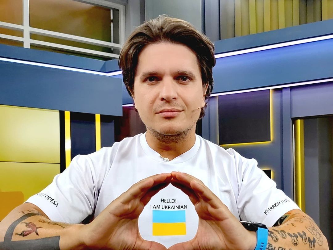 "Мне так же тяжело, как и вам. Хотя мог бы попробовать заработать за границей". Анатолий Анатолич рассказал, как война изменила его жизнь