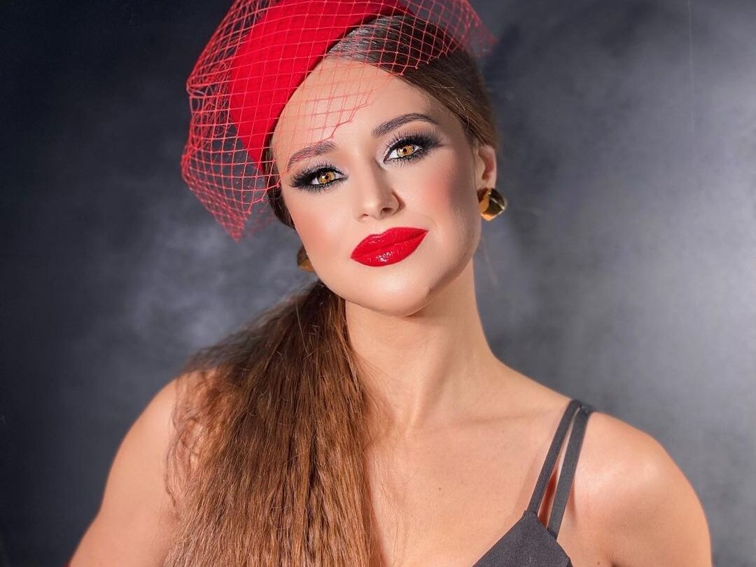 "Щоб не плакать, я сміялась". Slavia выпустила новую песню. Видео