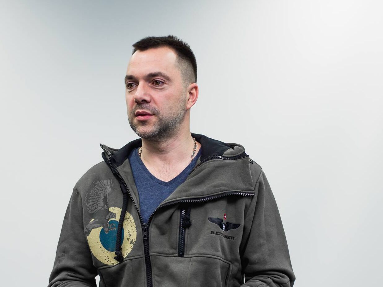 "Откуда такая информация?", "Пусть только не сбудется". В сети обсуждают новый прогноз Арестовича