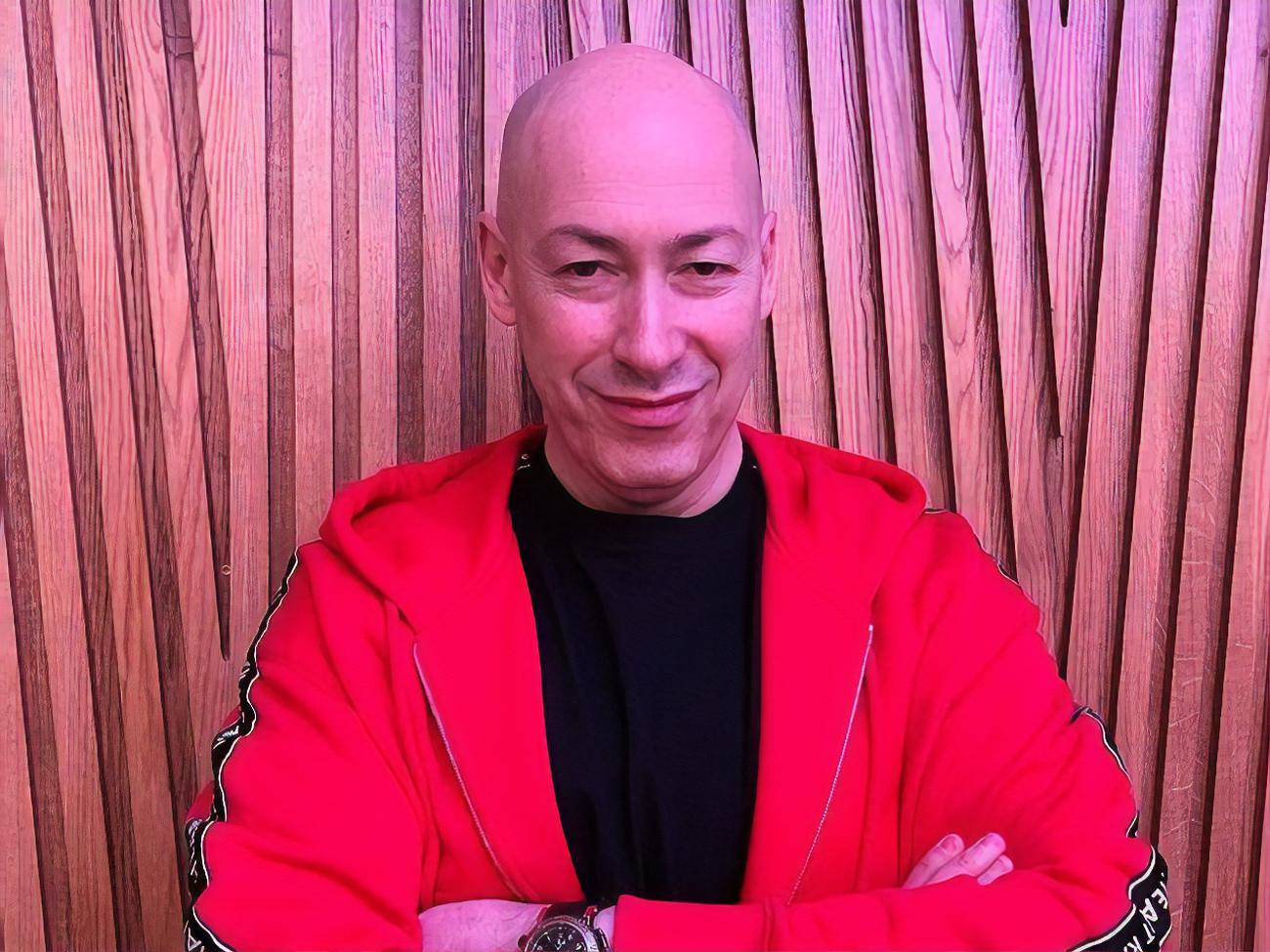 "Ржу, не могу", "Типичные представители соседней "супердержавы". В сети обсуждают видео россиян, которое показал Гордон