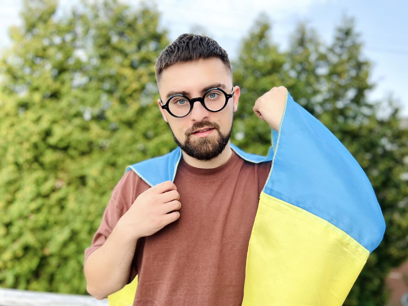 Экс-участник проекта Dzidzio, певец Julik сыграл гимн Украины в аэропорту Бергамо. Видео