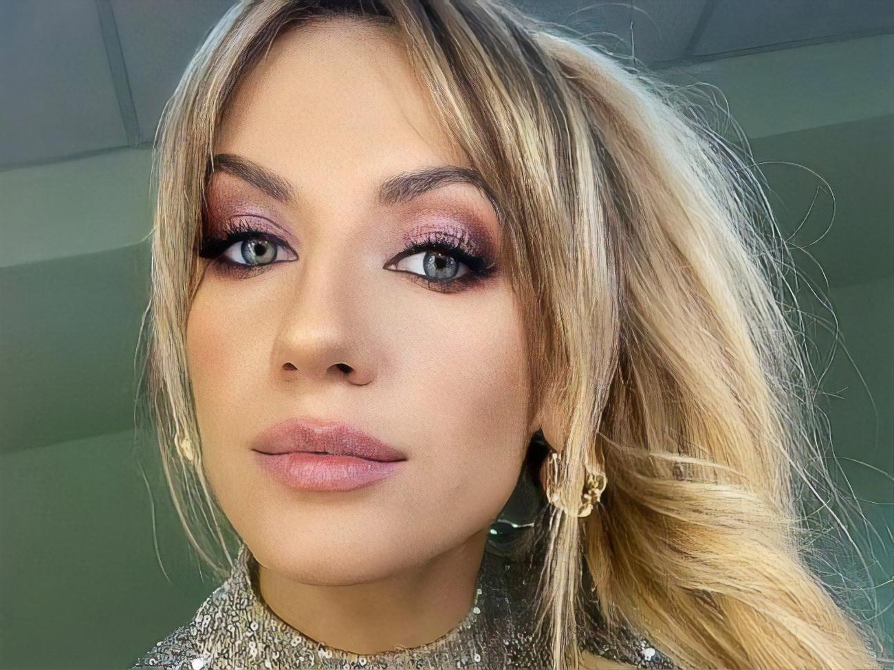 "Эти ноги - сокровище страны". Никитюк позировала в ультрамини