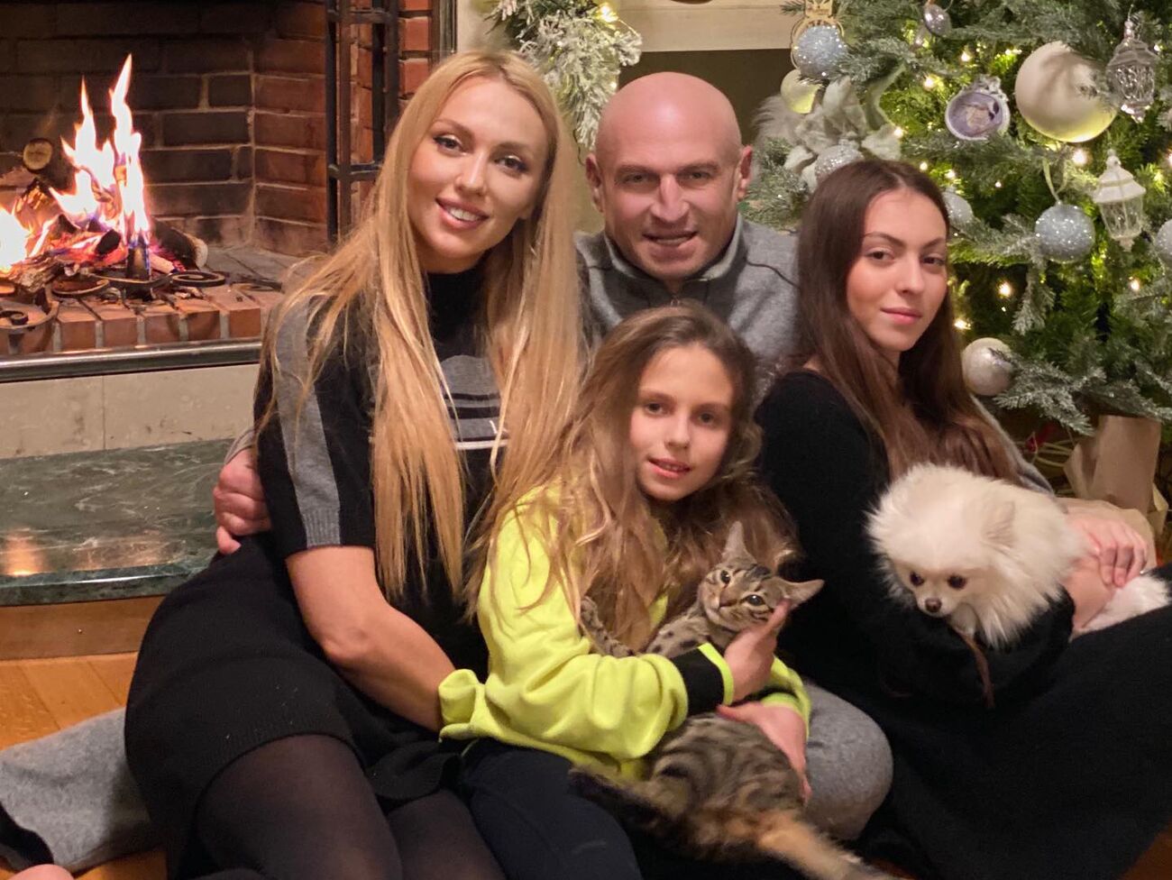 "Просто не можем друг друга выдерживать". 43-летняя Полякова прокомментировала слухи о разводе с 60-летним мужем