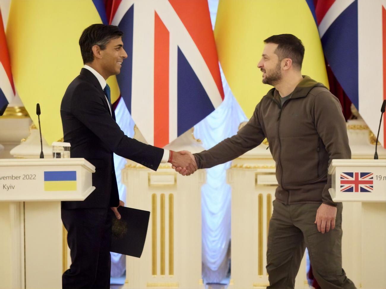 "В это Рождество мы с вами". Сунак опубликовал ролик об Украине, Зеленский ответил