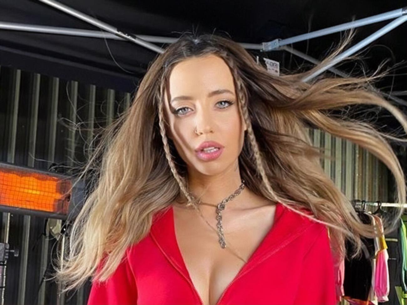 Дорофеева показала свой "секс"