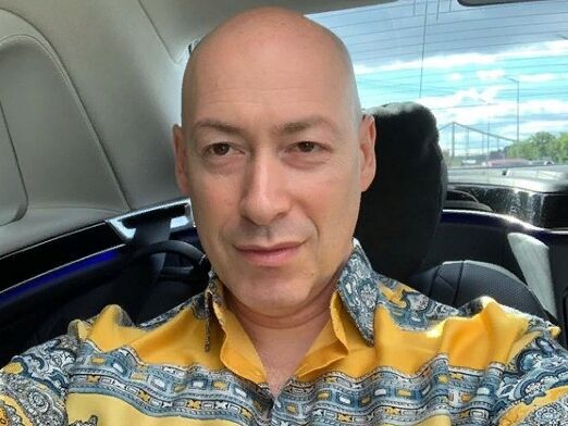 "Это Путин поет?", "Как токсичный бывший". Гордон показал, какой ролик о дружбе с Украиной сняли в РФ. В сети обсуждают