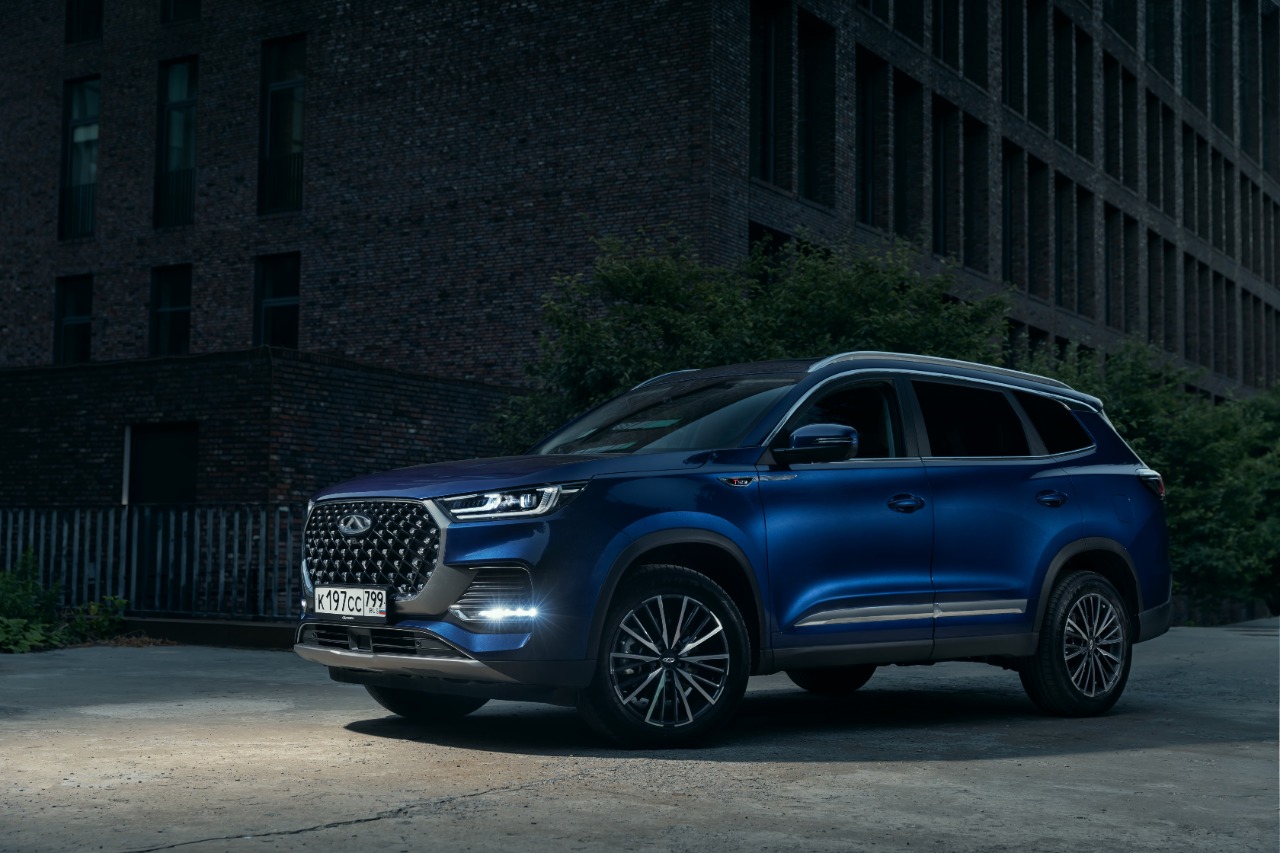 Полноприводный семиместный Chery Tiggo 8 Pro Max предлагается cо скидкой до 850 000 рублей и комплектом зимней резины в подарок