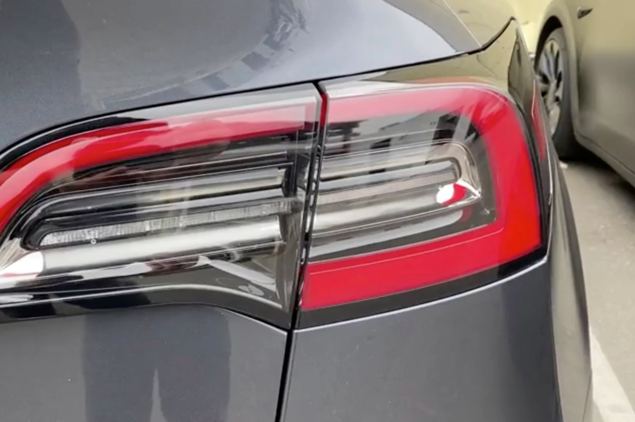 Tesla отзывые более 435 000 автомобилей в Китае из-за проблем с задними фонарями
