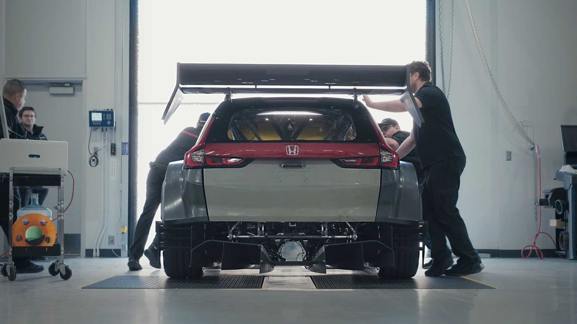 Honda превратила заурядный семейный кроссовер в настоящий спорткар. Анонсирован 800-сильный Honda CR-V