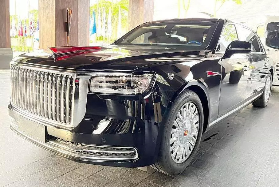В Москве засветились секретные китайские броневики Hongqi N701
