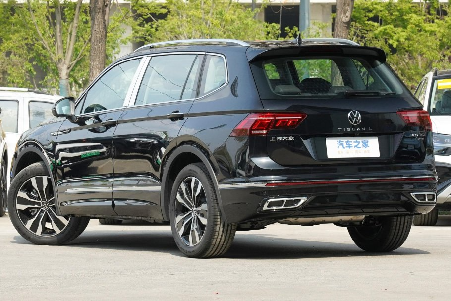 В Россию поменялись цены на семиместный Volkswagen Tiguan. По размерам он превосходит Skoda Kodiaq