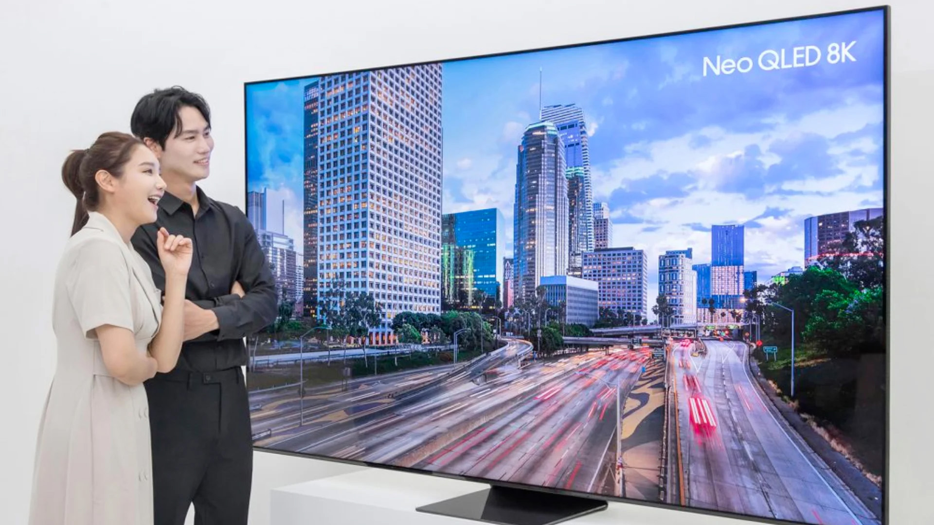 98 дюймов, 8К, 144 Гц, 120 Вт звука, 4 порта HDMI 2.1. Samsung представила свой самый крутой телевизор с панелью Mini LED – QNC990