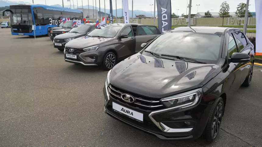 Cамая дорогая «Лада»: АвтоВАЗ определился со сроками запуска Lada Aura