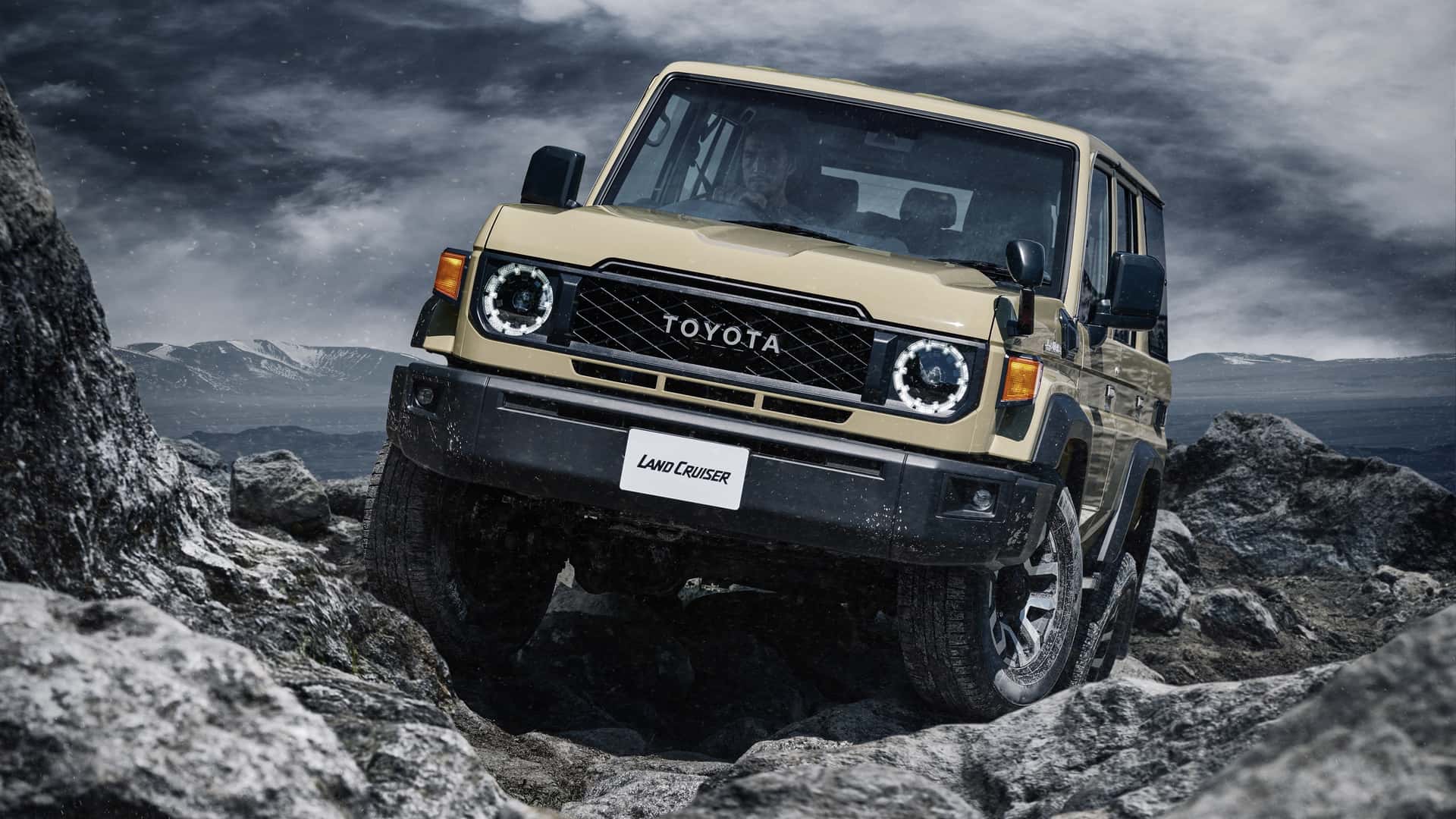 Toyota Land Cruiser 70 обошел сам себя в заезде по прямой. Новый четырехцилиндровый мотор c «автоматом» оказался бодрее старого V8 с «механикой»