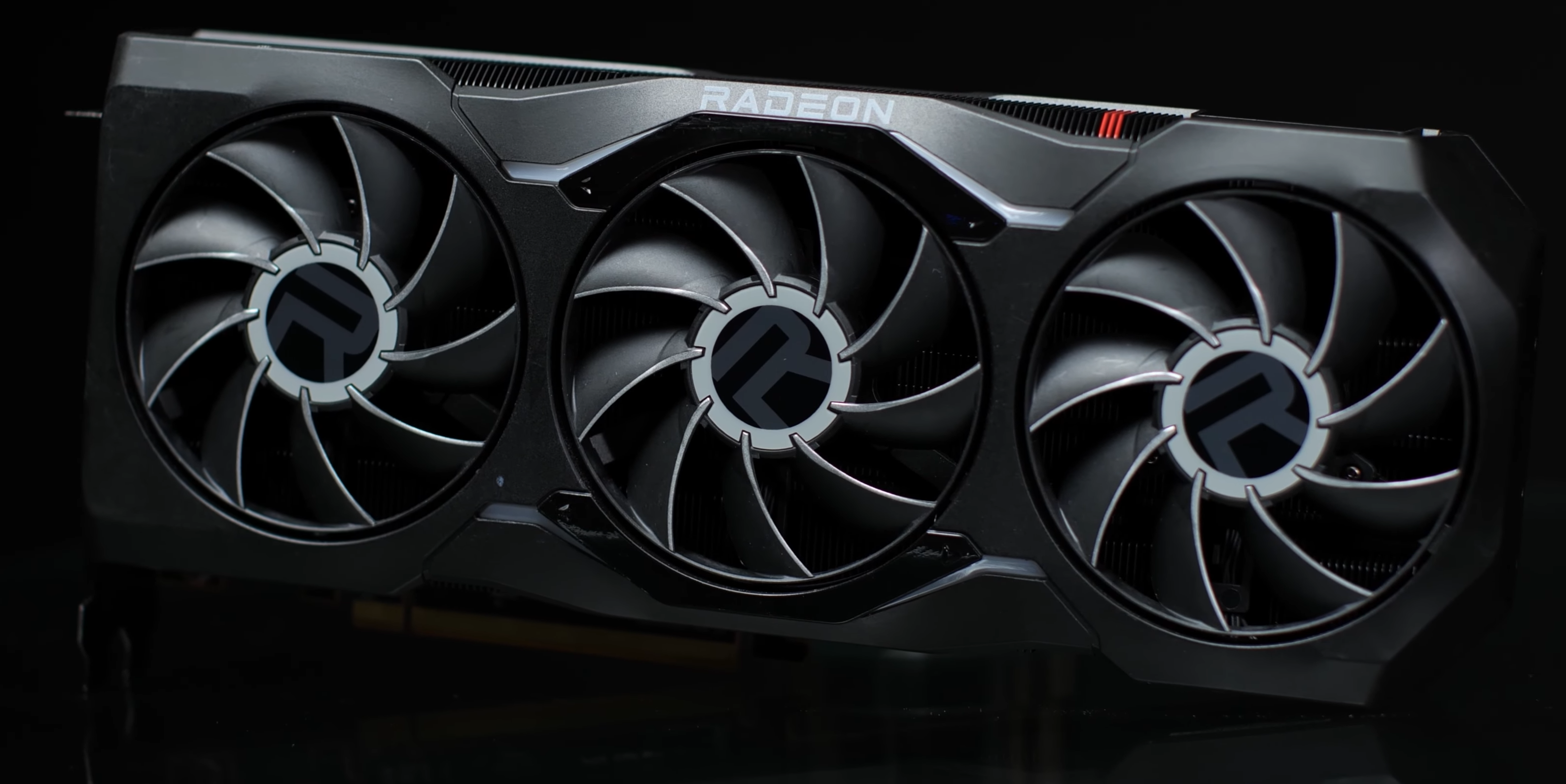 Видеокарты Radeon RX 7000 больше не потребляют энергию, как не в себя. AMD исправила проблему потребления в простое