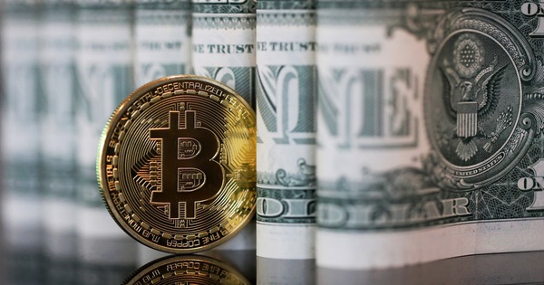 Bitcoin vượt mốc 11.000 USD