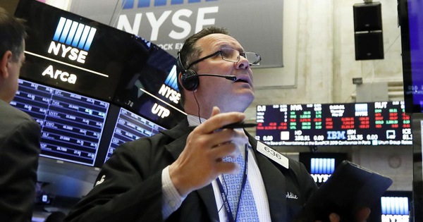 Chứng khoán Mỹ diễn biến tiêu cực, Dow Jones để mất đà tăng 6 phiên liên tiếp