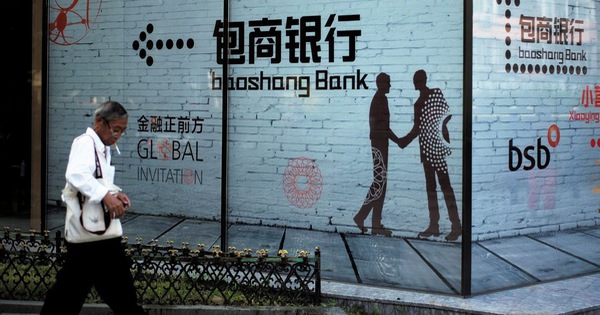 Hai ngân hàng suýt vỡ nợ và phải nhờ Chính phủ giải cứu, hệ thống ngân hàng xuất hiện nhiều rạn nứt