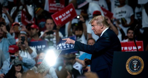 Kiếm được 1 triệu USD mỗi giờ tiền gây quỹ, ông Trump "làm" một ngày hơn đối thủ "cày" cả quý