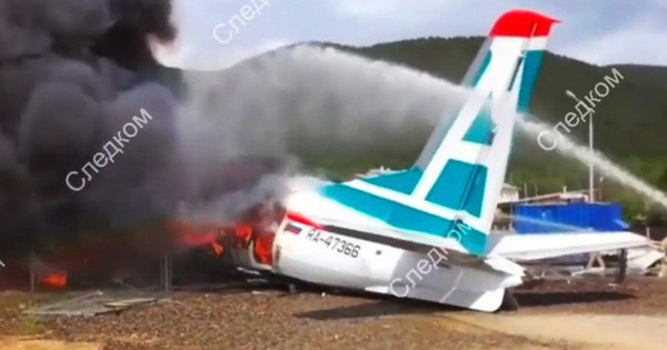 Máy bay chở 46 người cháy rụi sau tai nạn, hành khách sống sót thần kỳ, hai phi công bỏ mạng