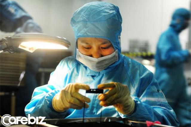 Người phụ nữ từng suýt lao đầu vào tàu hỏa tự tử, trở thành nữ tỷ phú tự thân giàu nhất thế giới, sở hữu đế chế sản xuất màn hình cho hàng tỷ chiếc điện thoại Apple, Samsung, Huawei… - Ảnh 2. Người phụ nữ từng suýt lao đầu vào tàu hỏa tự tử, trở thành nữ tỷ phú tự thân giàu nhất thế giới, sở hữu đế chế sản xuất màn hình cho hàng tỷ chiếc điện thoại Apple, Samsung, Huawei… - Ảnh 2.