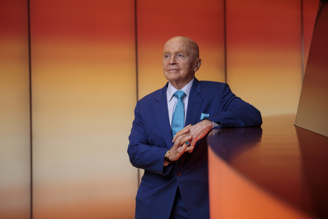 Ray Dalio, Mark Mobius cùng những nhà đầu tư lão làng dự đoán và thay đổi chiến lược đầu tư như thế nào giữa tâm bão chiến tranh thương mại? - Ảnh 1.