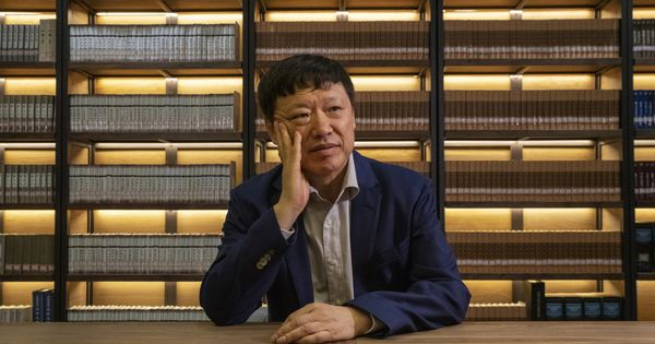 Vị tổng biên tập người Trung Quốc có thể khiến TTCK Mỹ dịch chuyển, được coi là "đối trọng" của ông Trump trên Twitter