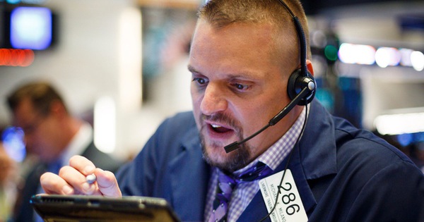 Ông Trump áp thuế với Mexico, Dow Jones "bay" hơn 350 điểm