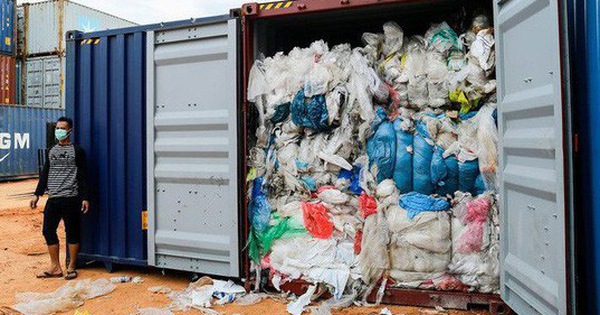 Indonesia siết nhập khẩu rác thải từ các nước giàu
