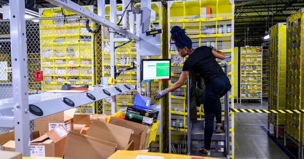 Mỗi nhân viên được "cho không" 7.000 USD để học kỹ năng mới, không bắt buộc phải ở lại Amazon