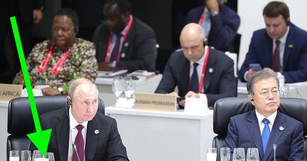 Trung Quốc "phát sốt" vì cốc trà ông Putin mang tới G-20