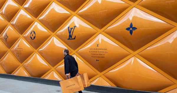 Tài sản của giới giàu “bay hơi” 2.000 tỷ USD trong năm ngoái