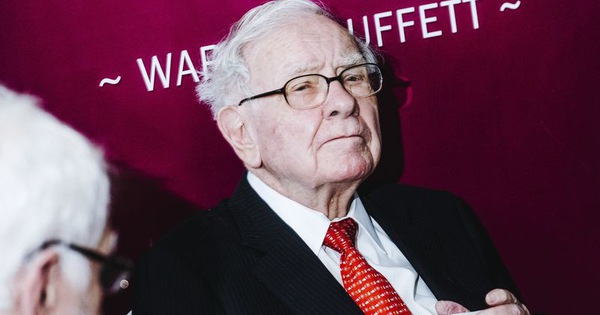 Warren Buffett rót thêm tiền vào cổ phiếu Amazon