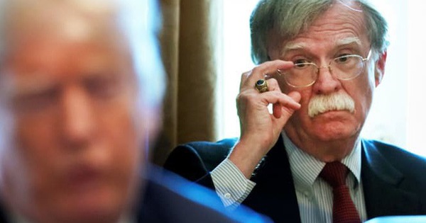 Thị trường dầu mỏ sẽ bị ảnh hưởng thế nào sau khi ông Trump sa thải cố vấn cấp cao John Bolton?