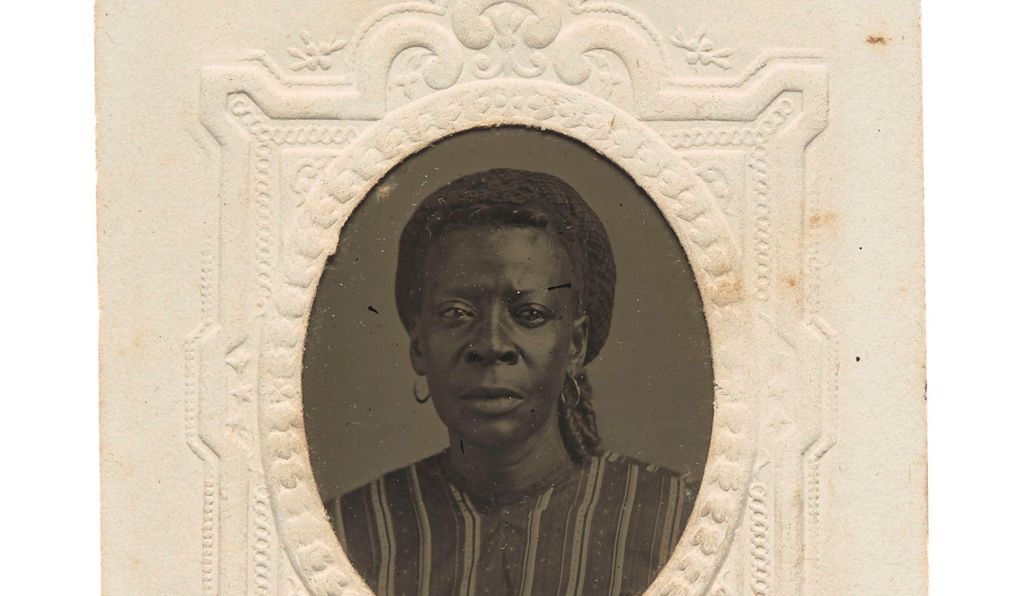 A portrait of an unidentified woman who had likely been enslaved. Photographs of unidentified subjects are key to understanding the African-American experience at the turn of the century.