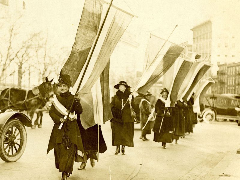 suffrage procession 1917.jpg