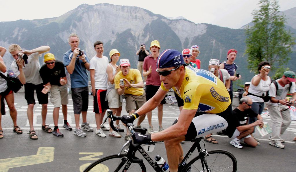 Lance Armstrong in yellow jersey, 2004.