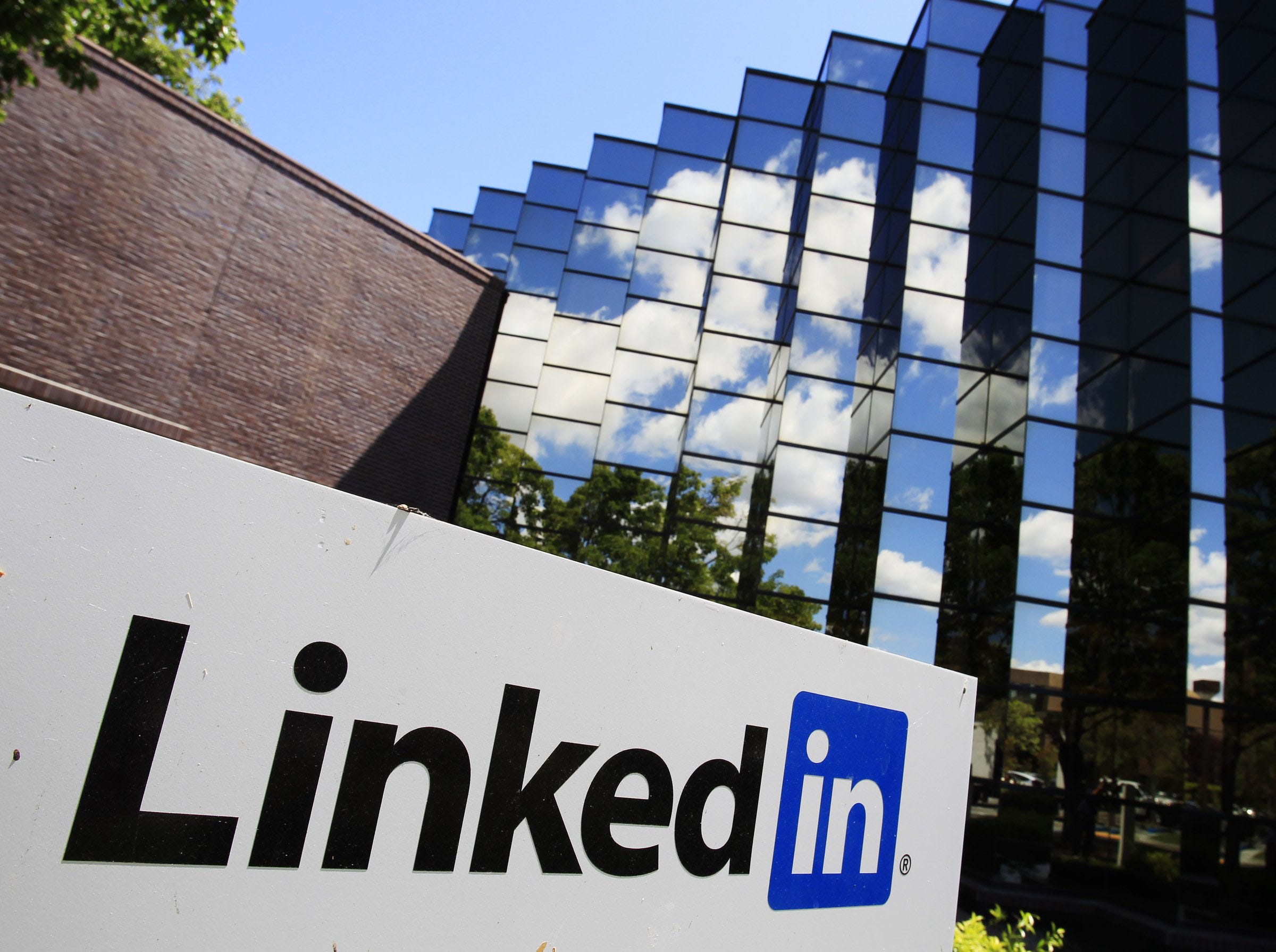 Interviewing for jobs? LinkedIn lets you get advice from friends first