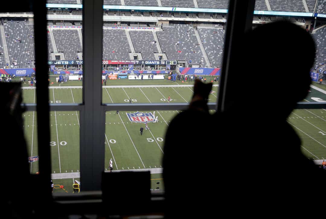 Football fans to experience Verizon 5G at NFL stadiums