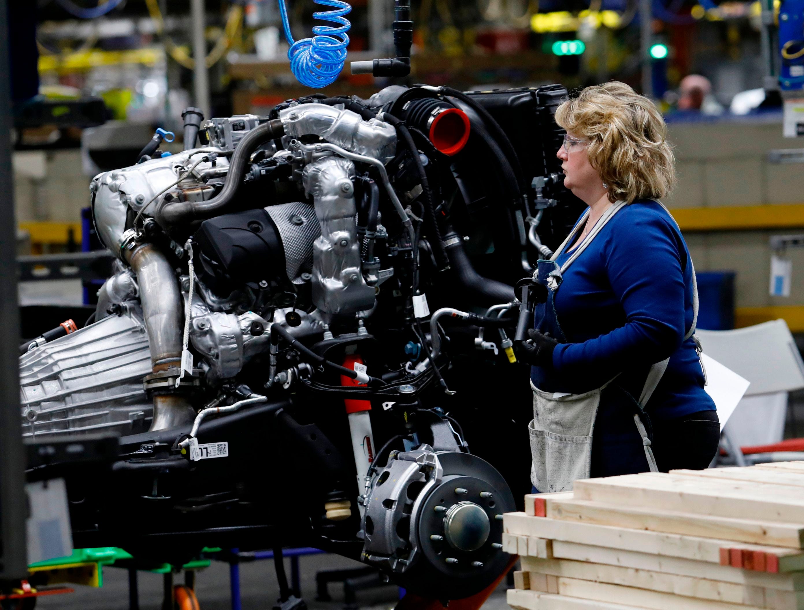 UAW contract with GM expires as negotiations on new deal continue