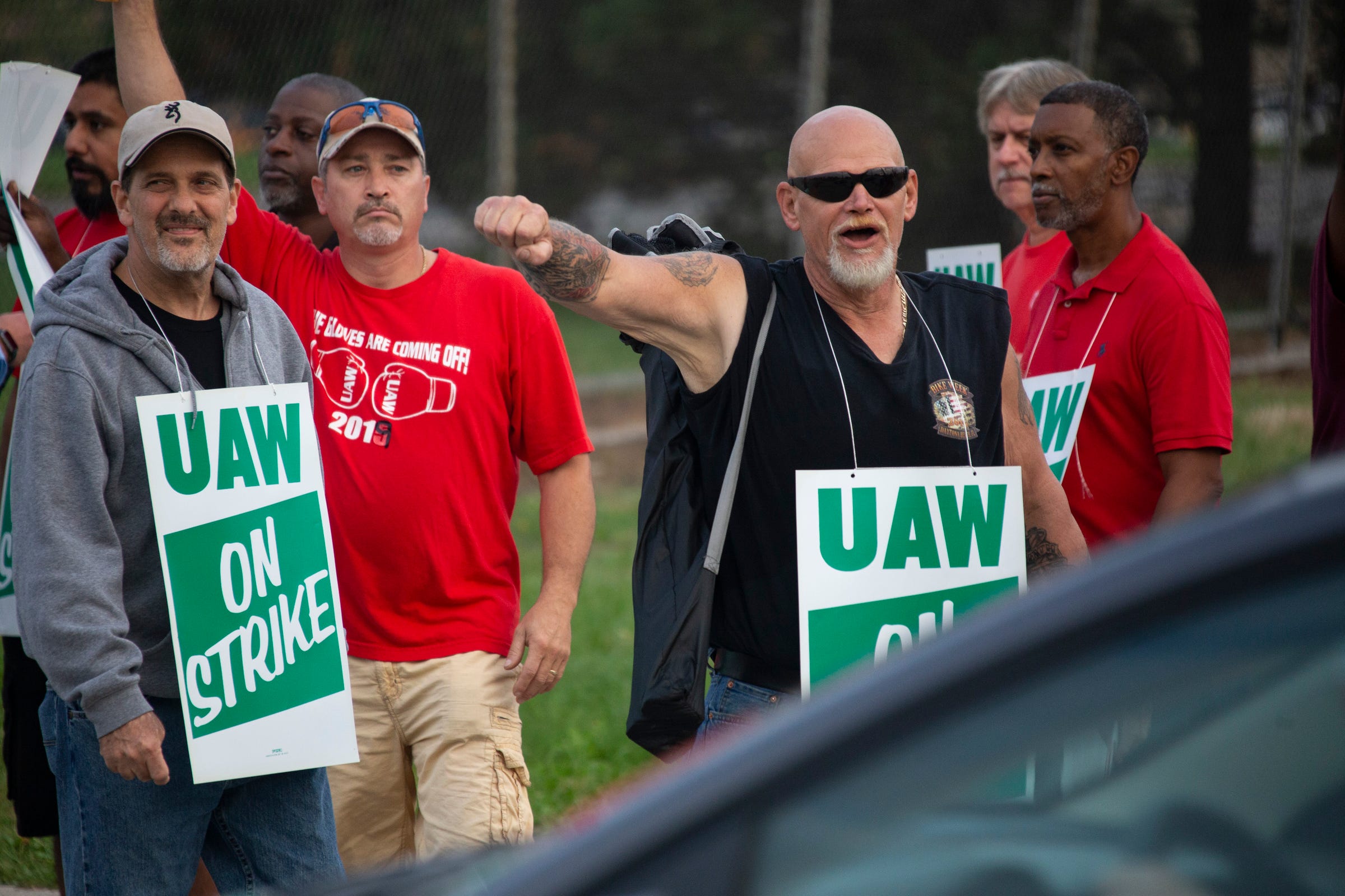 UAW workers won't see strike pay right away