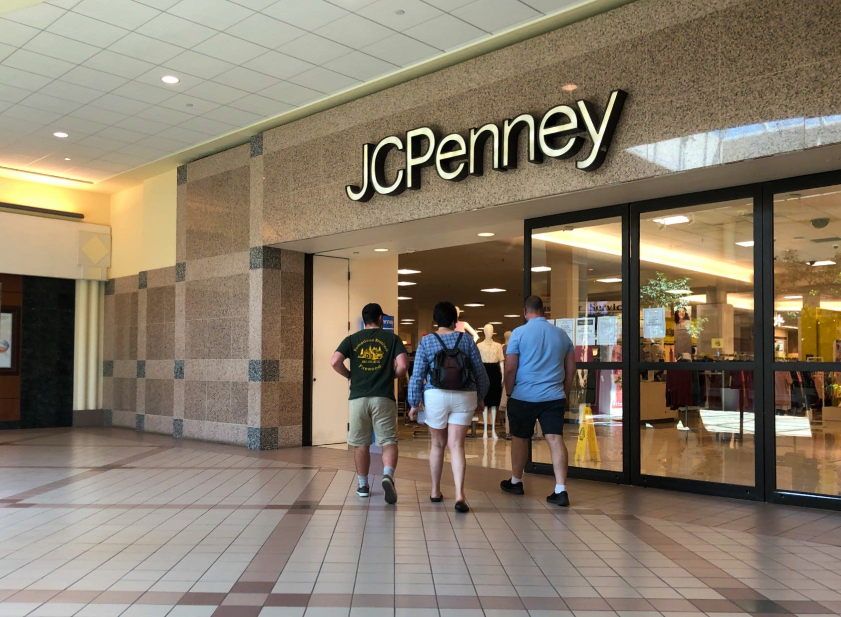 JCPenney, Pier 1 hold liquidation sales