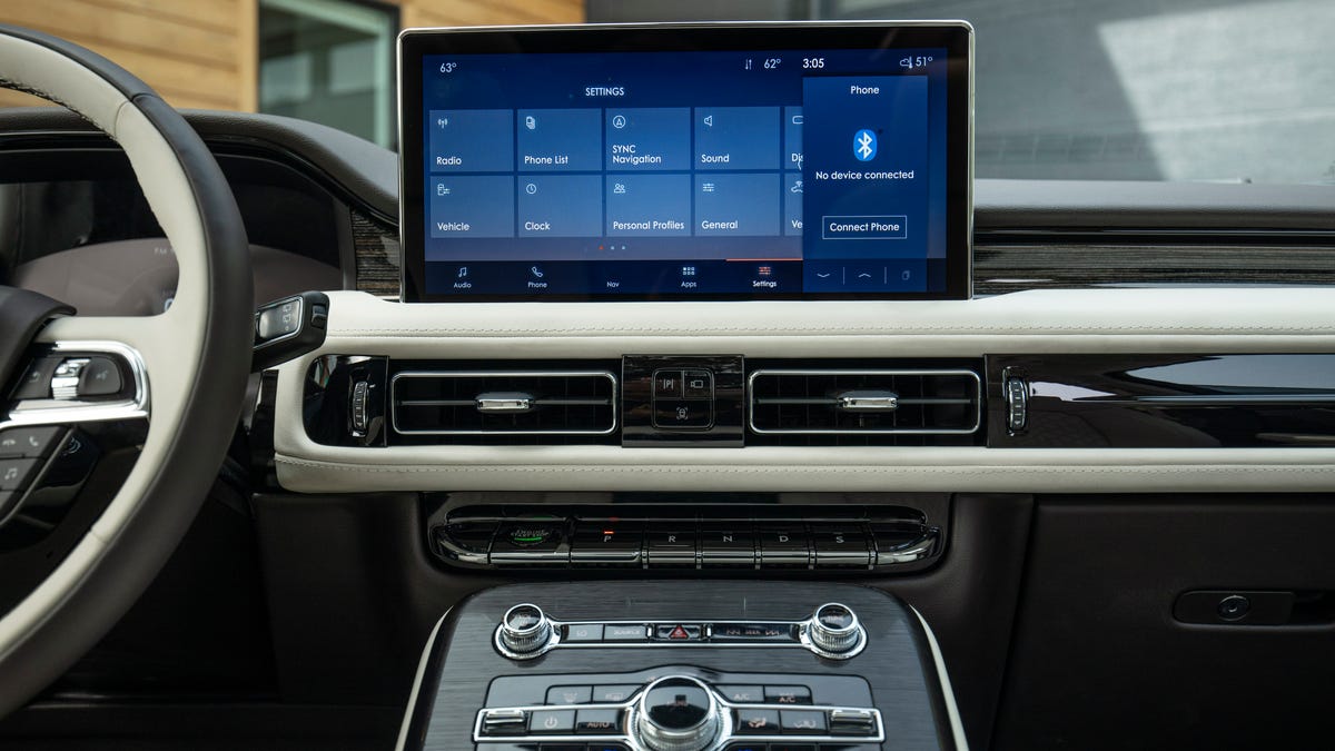 2021 Lincoln Nautilus adds big screen, colors, connectivity for feature updates