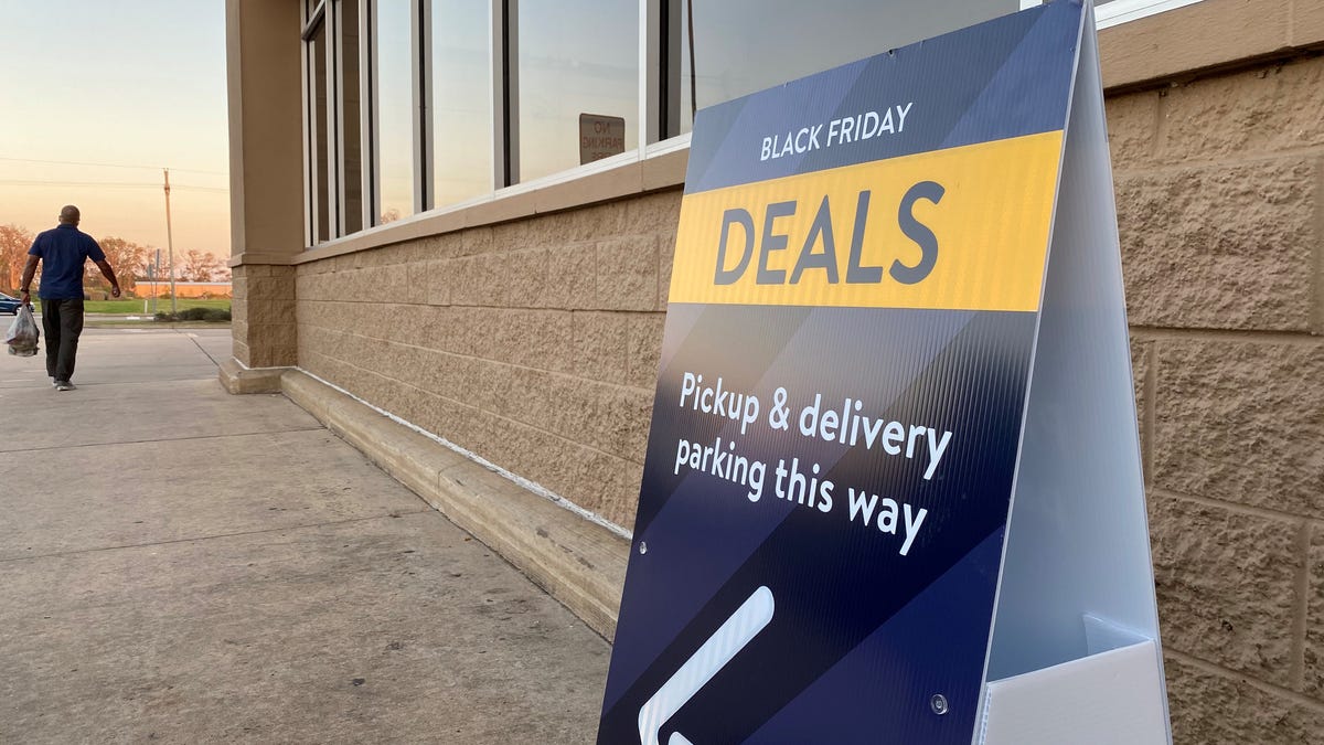 Black Friday or Cyber Monday? COVID-19 keeps stores closed Thanksgiving, pushes more sales and deals online