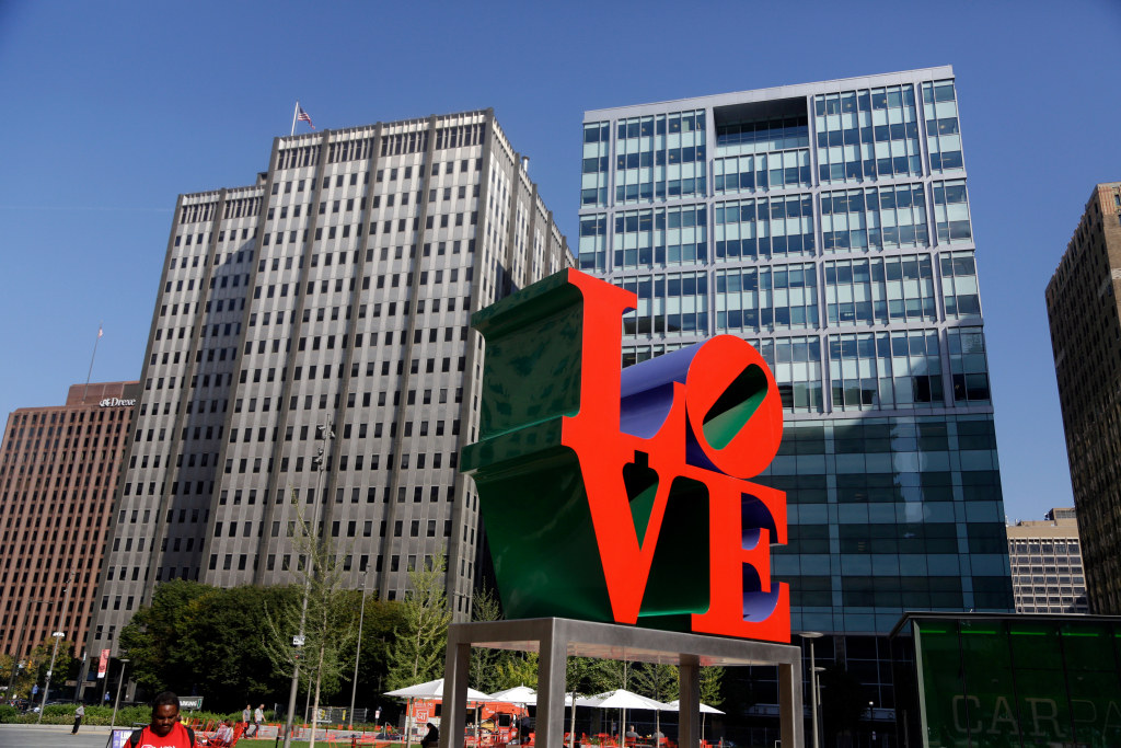 The Legal Battle Over Robert Indiana Winds Down, Shanghai Moves Forward With Art Fairs, and More: Morning Links from November 10, 2020