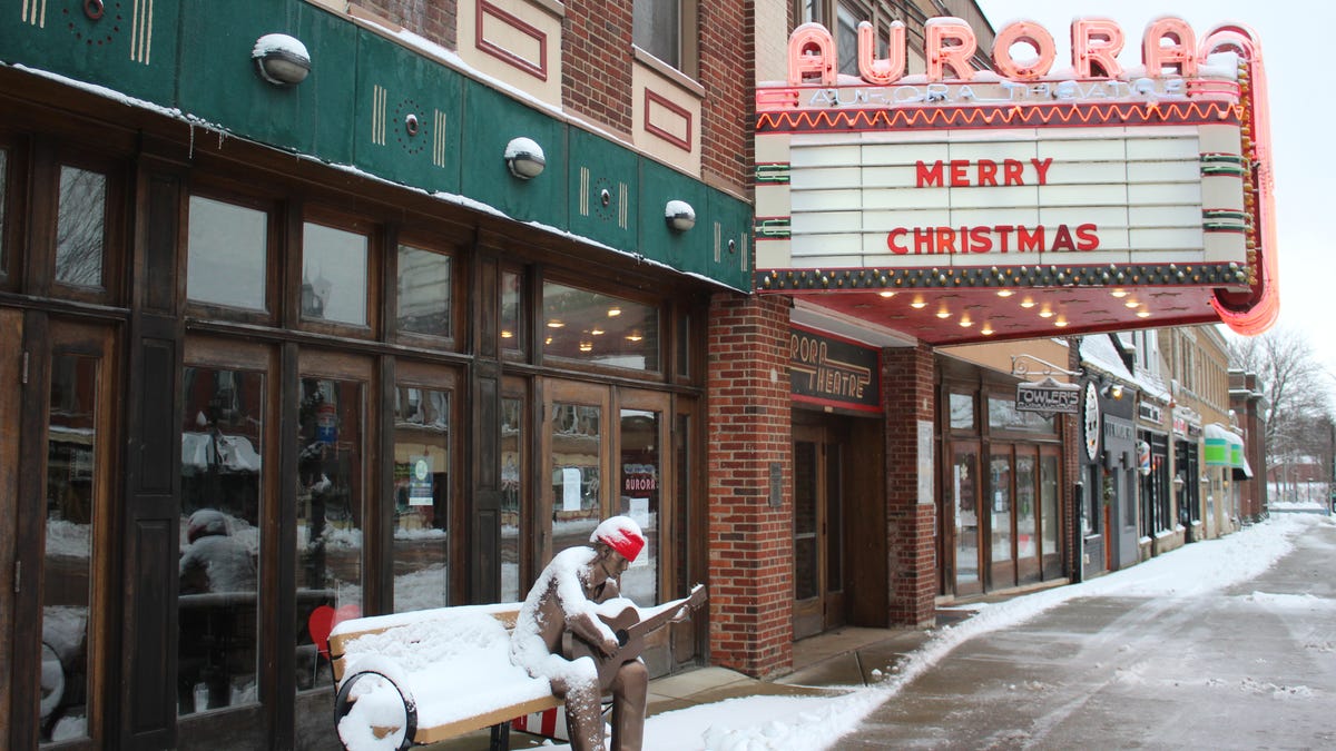 COVID threatens 'the cultural water cooler' of small movie theaters. Will they survive a slow holiday season?