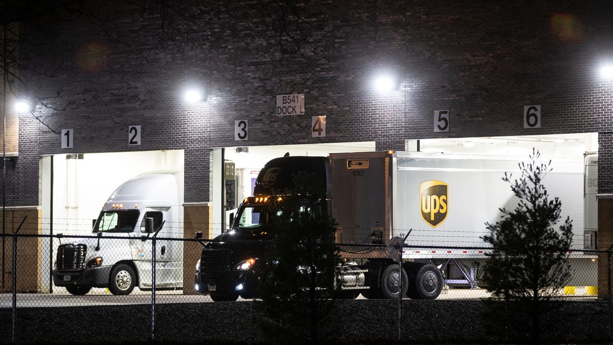 UPS, FedEx, USPS shipping deadlines: Will your Christmas gifts arrive on time or face delays amid COVID vaccine?